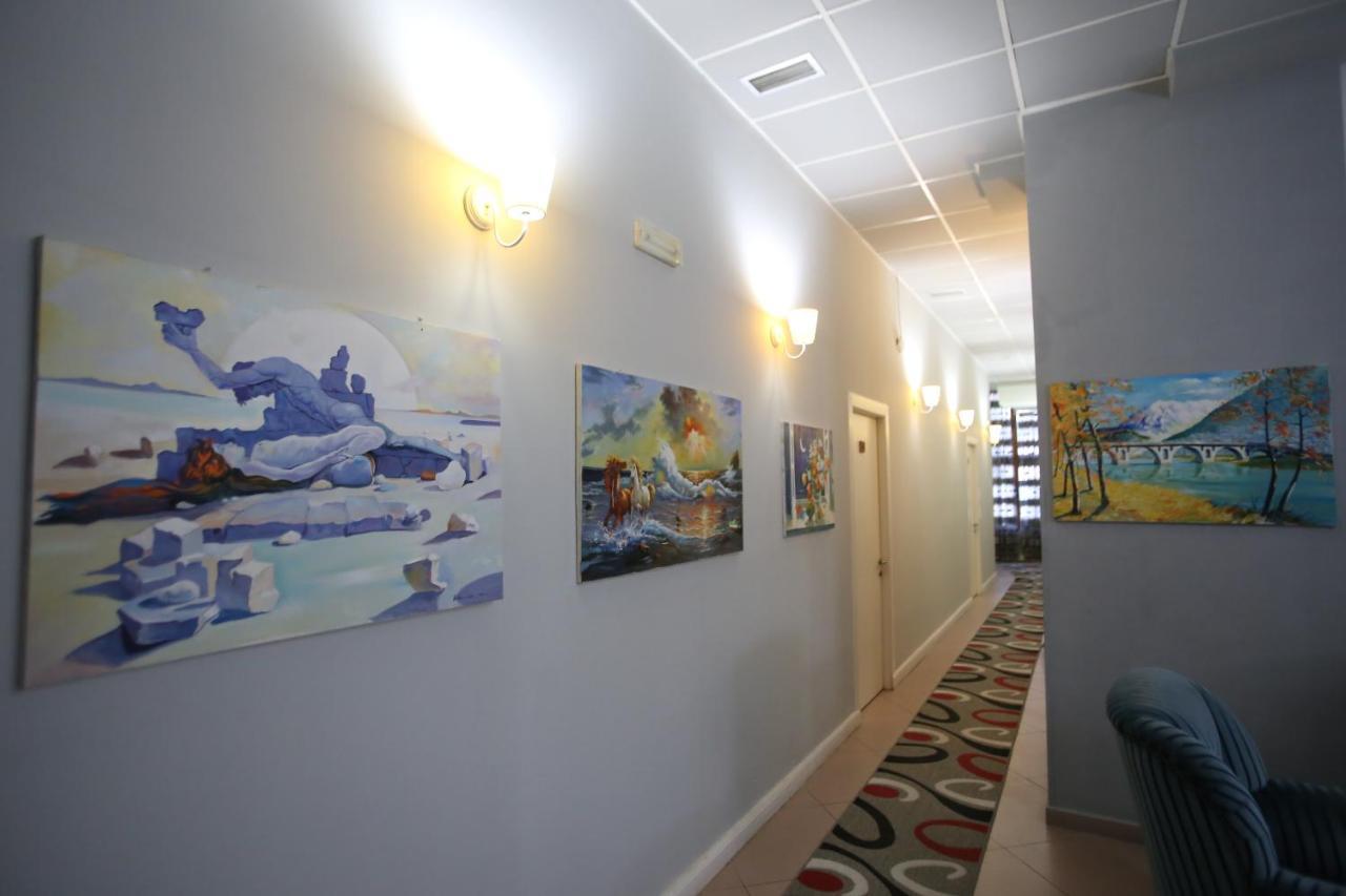 Hotel Pasarela Berat Bagian luar foto