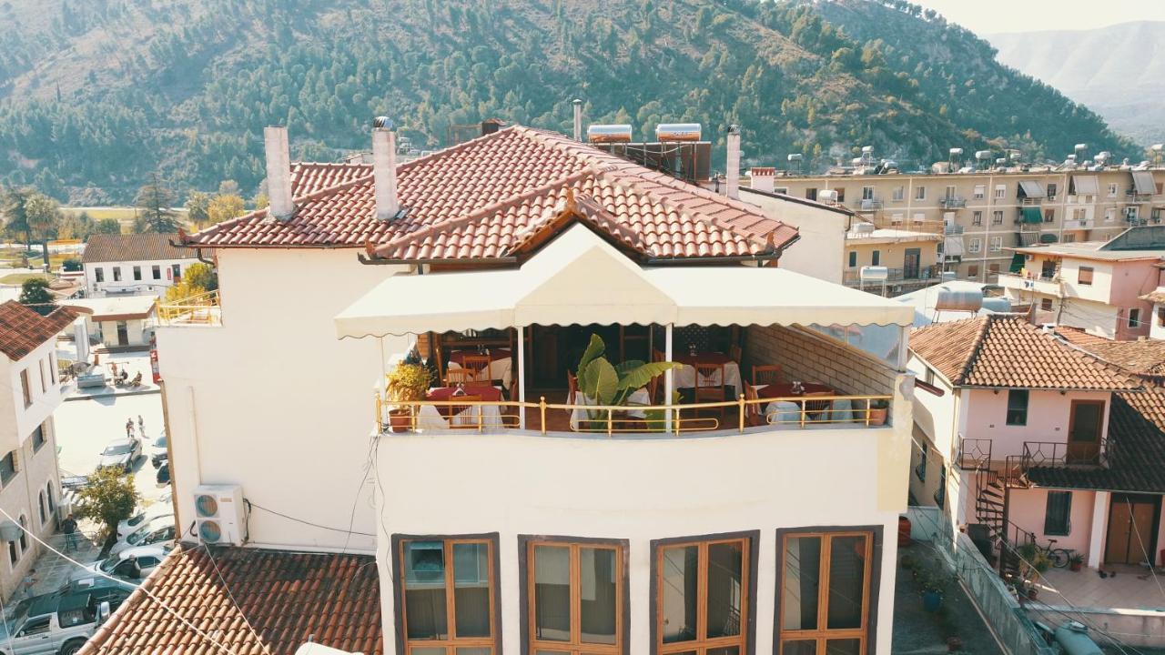 Hotel Pasarela Berat Bagian luar foto