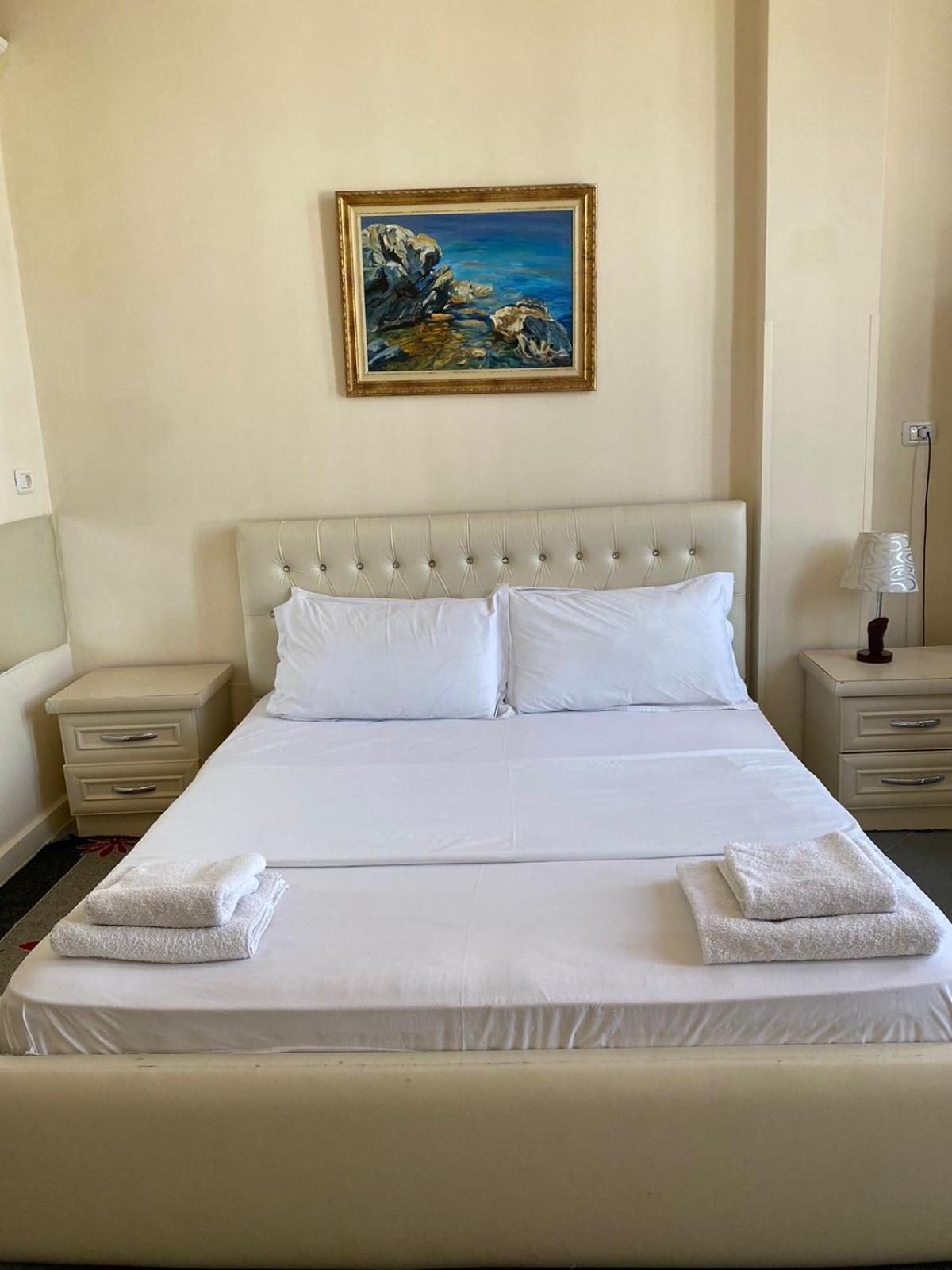 Hotel Pasarela Berat Bagian luar foto