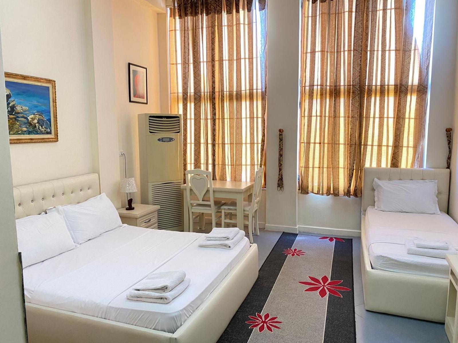 Hotel Pasarela Berat Bagian luar foto